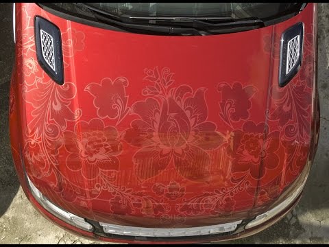 Процесс росписи автомобиля Range Rover "Хохлома"