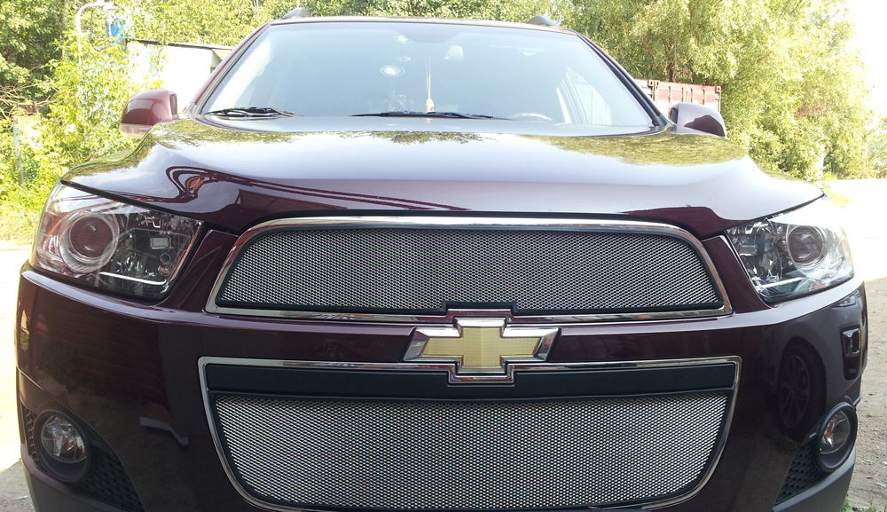 Chevrolet Captiva с защитной сеткой радиатора