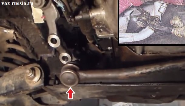 Красной стрелкой указана рулевая тяга на которой сверху присутствует палец (На фото плохо видно) который и входит в оба отверстия которые присутствуют на сошке